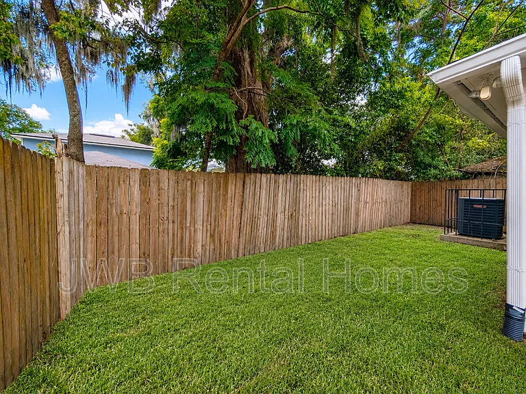 8000 Dandy Ave — Photo 14