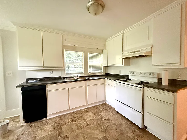 2415 Virginia Blvd NW — Photo 9