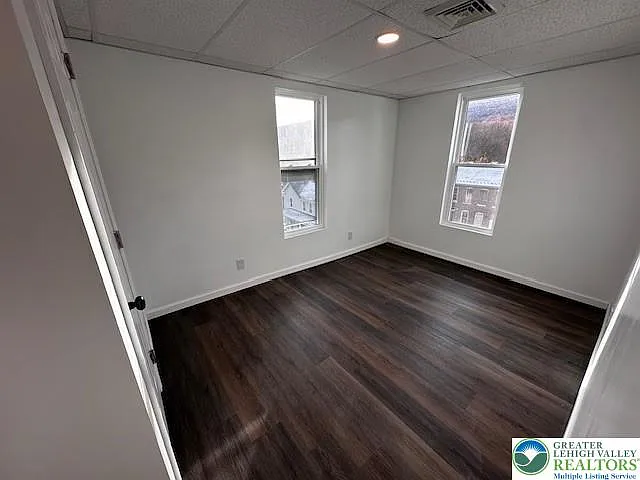 140 E Market St #4 — Photo 7