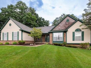 2209 Huntington Dr, Lake Orion, MI 48360