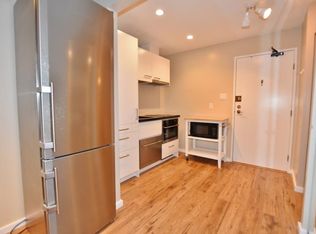 1950 W 8th Ave #203, Vancouver, BC V6J 1W3