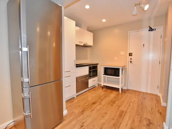1950 W 8th Ave #203, Vancouver, BC V6J 1W3