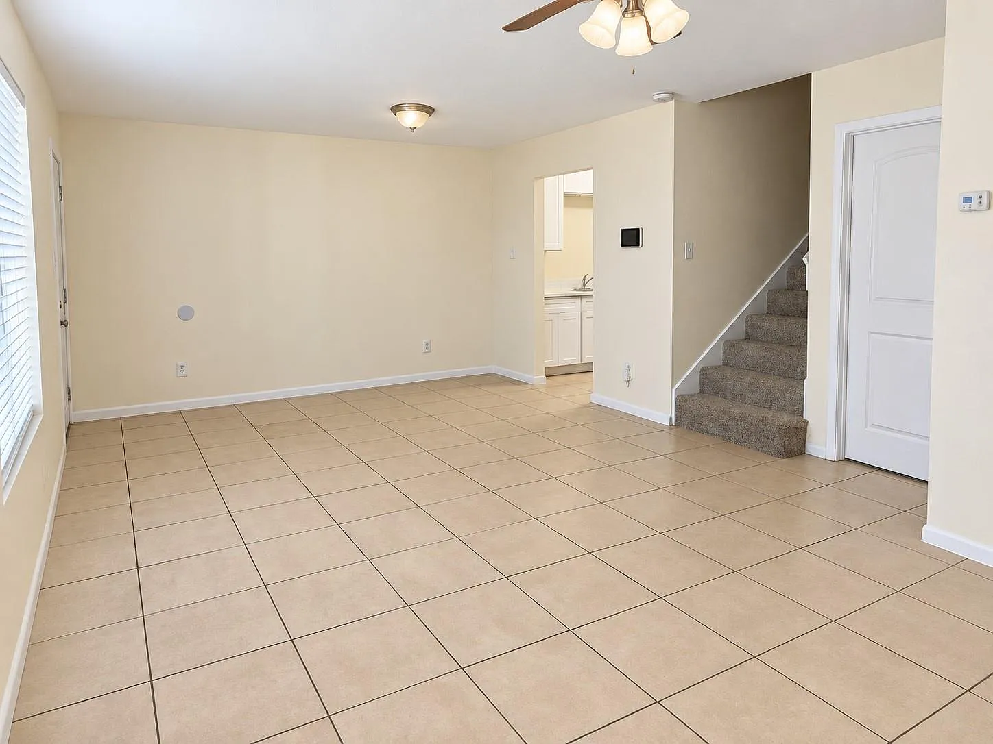 3 bed, 2.0 bath, 4224 sqft, $1,400 — Photo 3