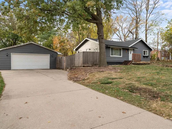 2220 68th St, Windsor Heights, IA 50324
