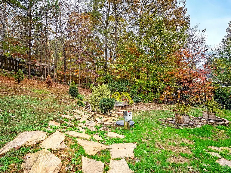 520 Ruth Cir — Photo 27