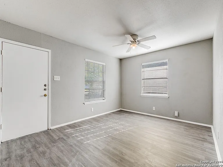 5830 Castle Yard — Photo 17
