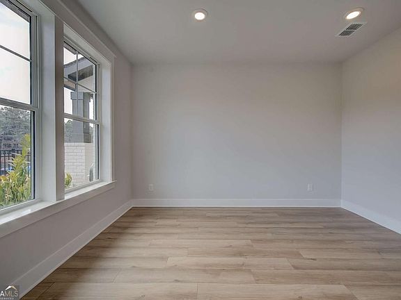 3rd image of 1076 Ascent Pl