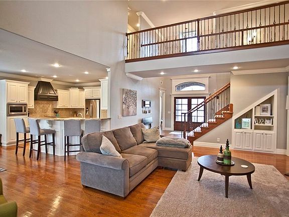 5th image of 1103 SW Amesbury Pl