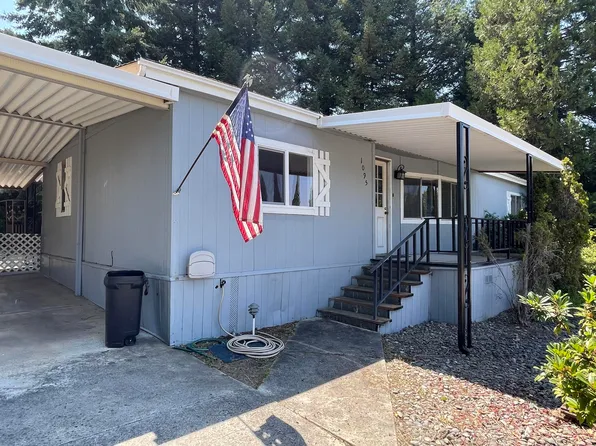 1095 Lee Roze Ln, Grants Pass, OR 97527