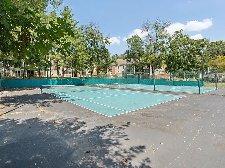 Piccadilly Apartments — Photo 6