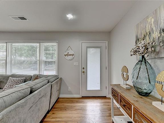 3rd image of 559 Westmeath Dr SW