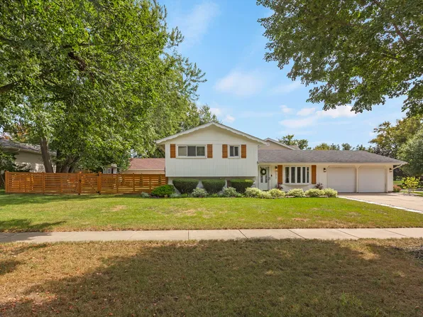 1717 Vassar Ct, Schaumburg, IL 60193