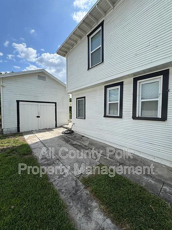 5 bed, 3.0 bath, 2312 sqft, $2,795 — Photo 3