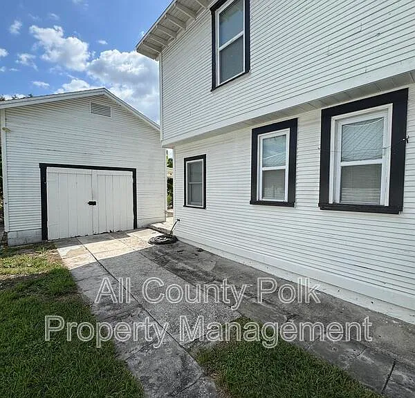 1044 W Lime St — Photo 3