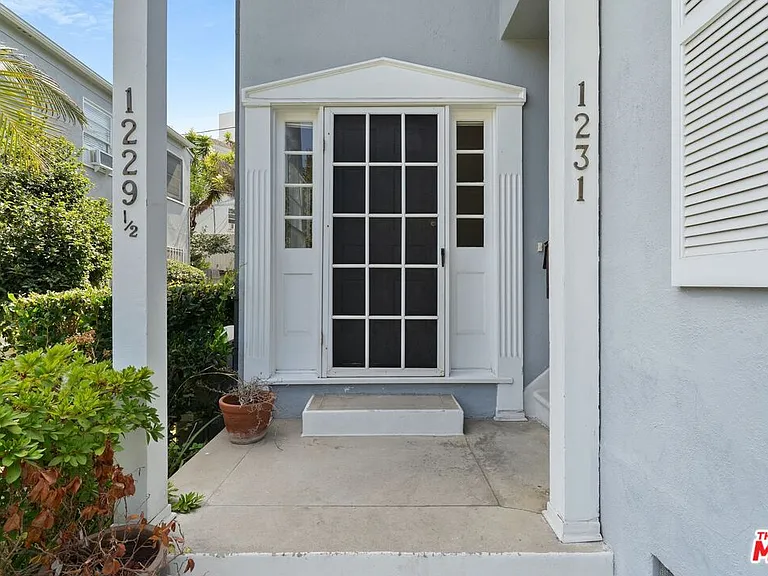 1229 Smithwood Dr #1/2 — Photo 2