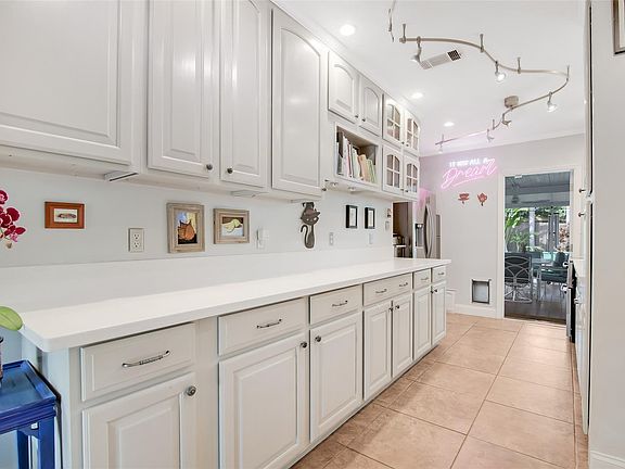 5th image of 1641 NW 2nd Avenue