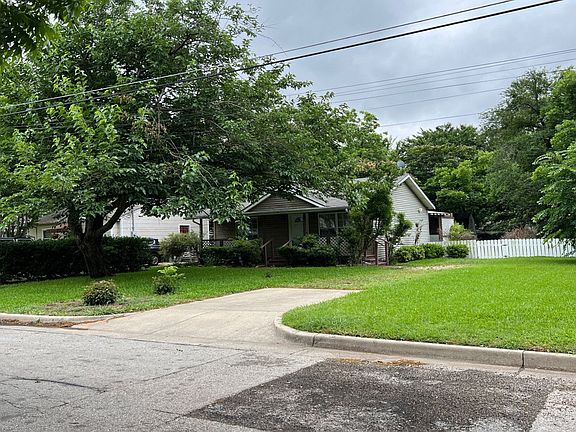 2nd image of 814 Oak Dr