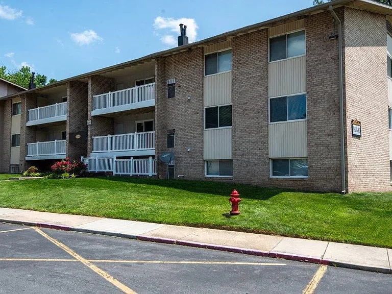 Briarwood Place Apartment Homes — Photo 17
