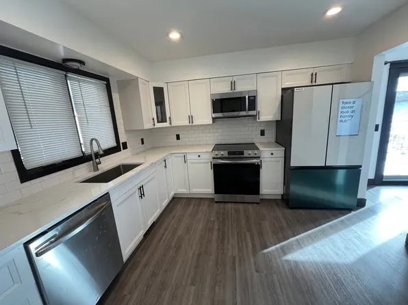 9225 Garrison Way, Eden Prairie, MN 55347