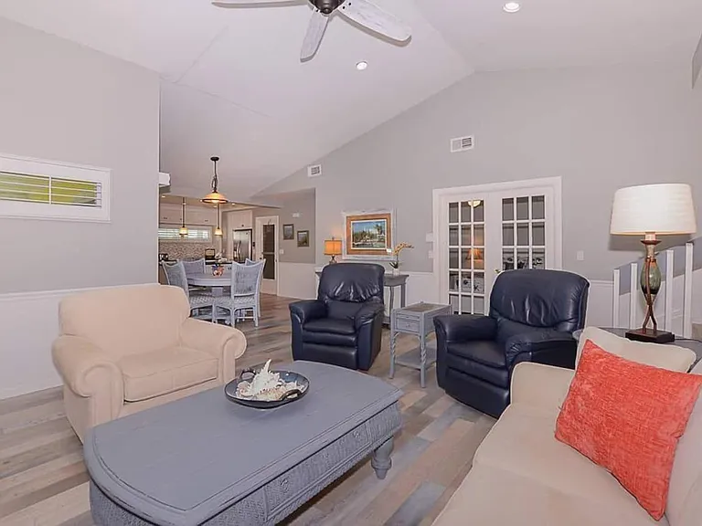 4031 NE Breakwater Dr — Photo 9