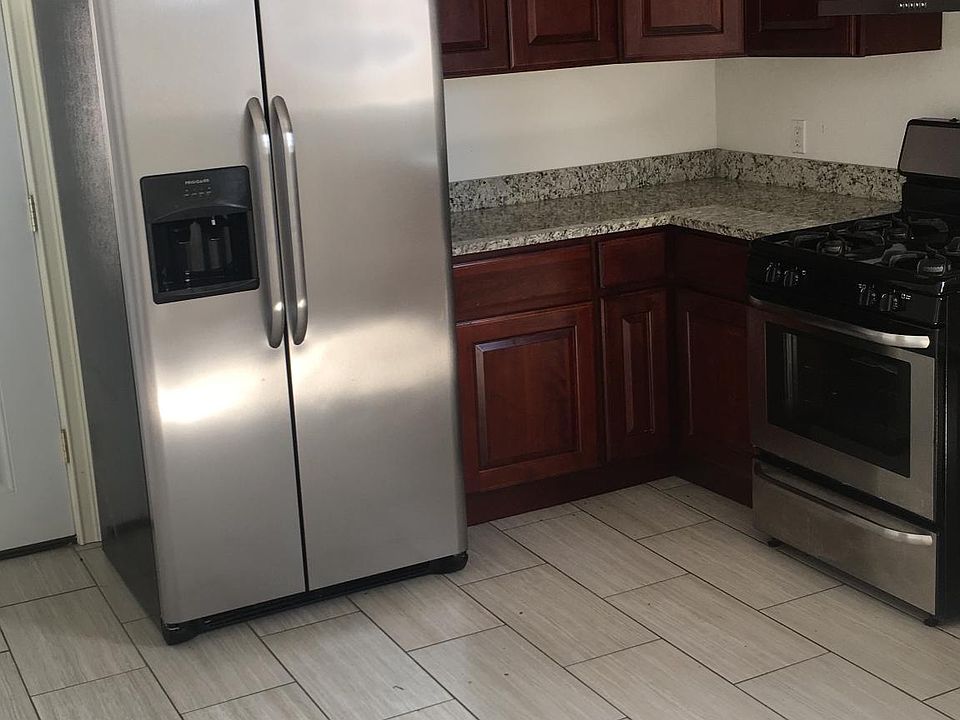 2nd image of 2128 W Cermak Rd #3