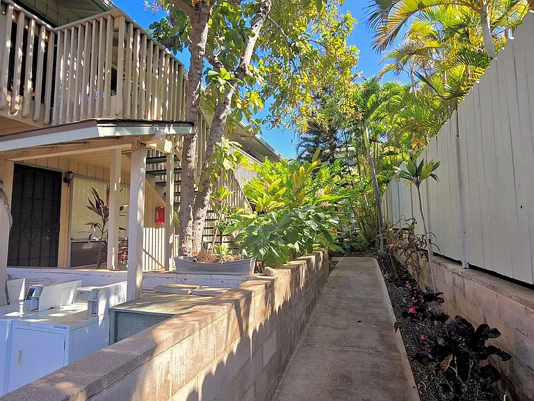 2136 Konou Pl #201 — Photo 3