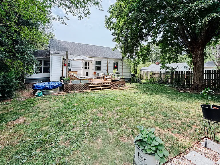 1215 Cherry Ave — Photo 5