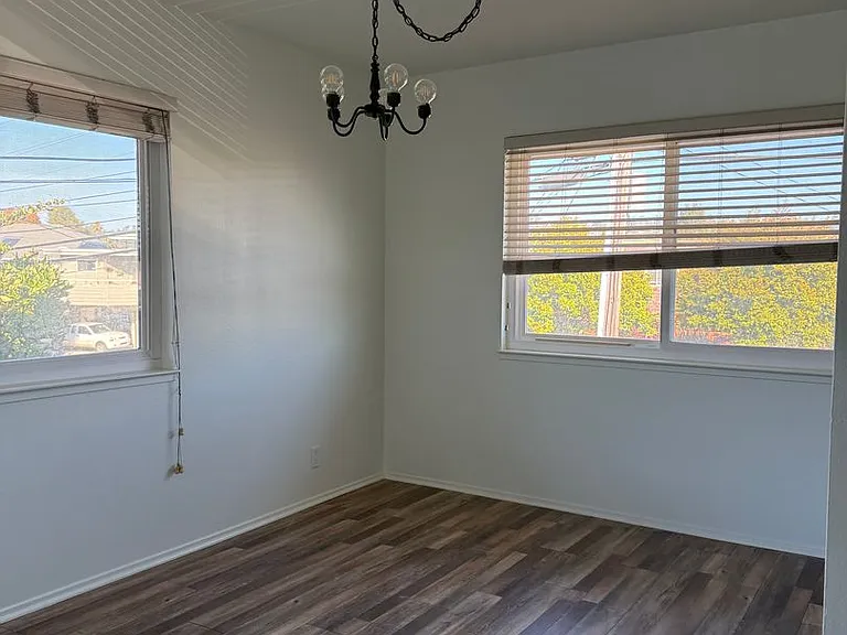 385 Searidge Rd — Photo 3