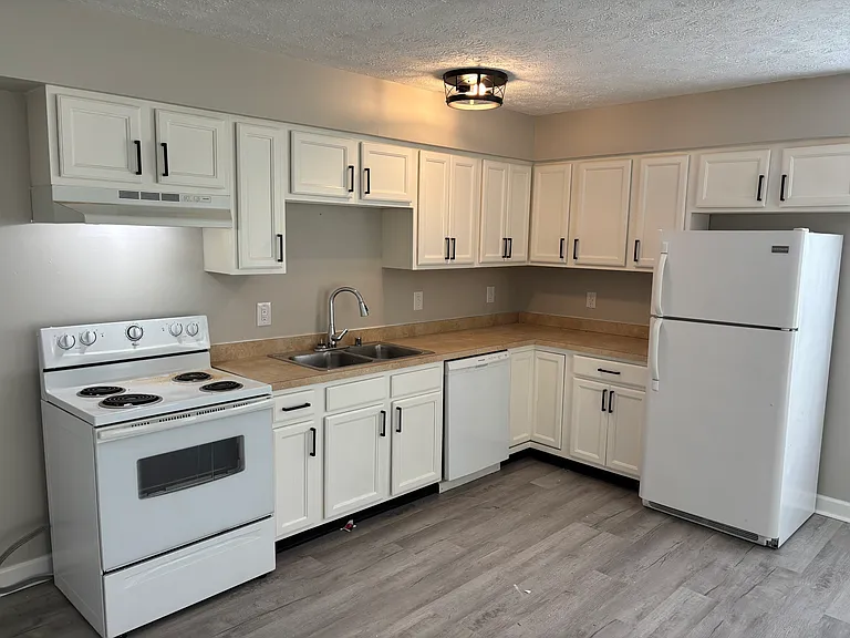 308 Vaught Ct #A — Photo 3