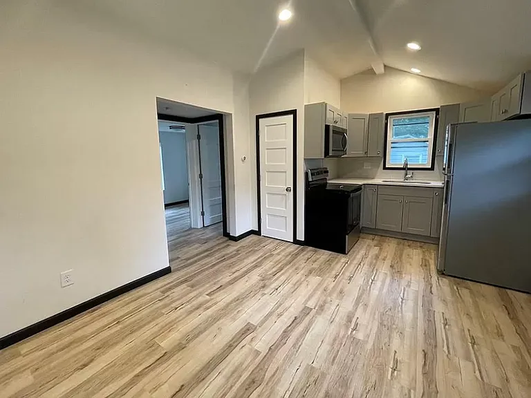 830 Harrison St — Photo 5