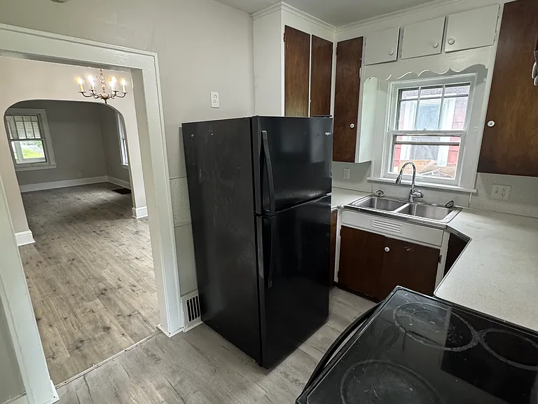 531 Saint Clair Ave — Photo 7