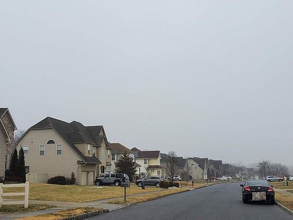 4th image of 144 White Cedar Dr