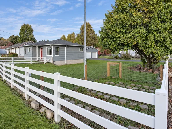 334 Roake Ave SE, Castle Rock, WA 98611