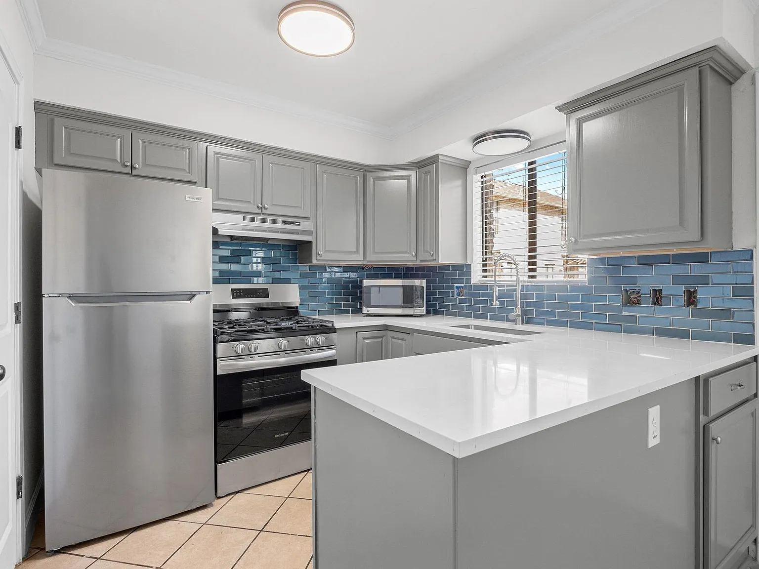 2 bed, 1.5 bath, 900 sqft, $1,400 — Photo 2