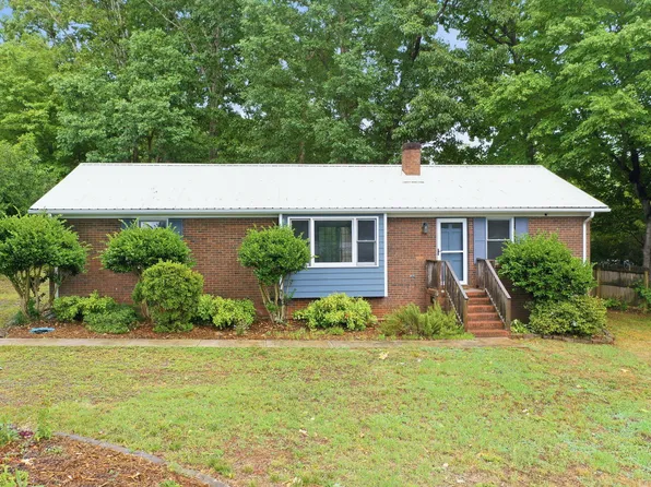 702 N 9th St, Mebane, NC 27302