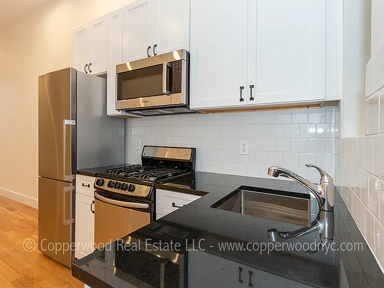 121 E 82nd St #1 — Photo 4