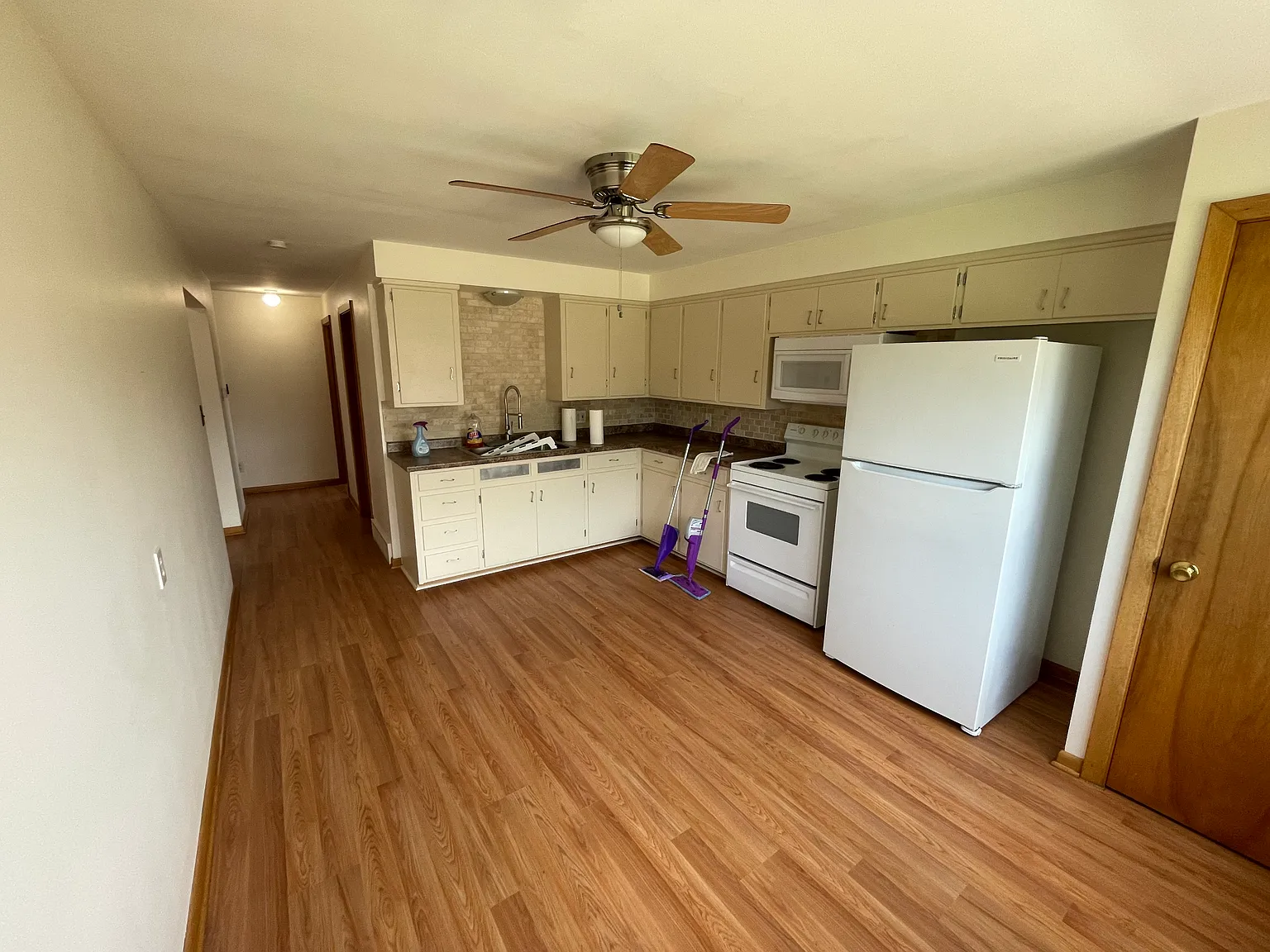 2 bed, $900 — Photo 4