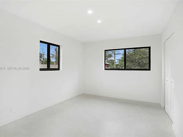2230 N 62nd Ave — Photo 14