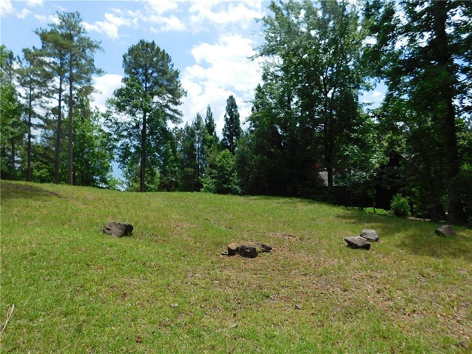 2nd image of 305 Broadleaf Ct