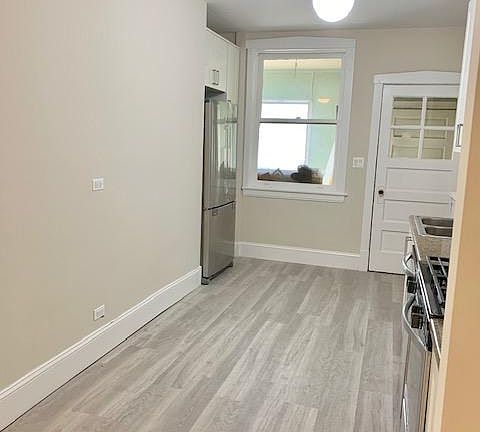 4th image of 1727 W Bryn Mawr Ave Unit 1