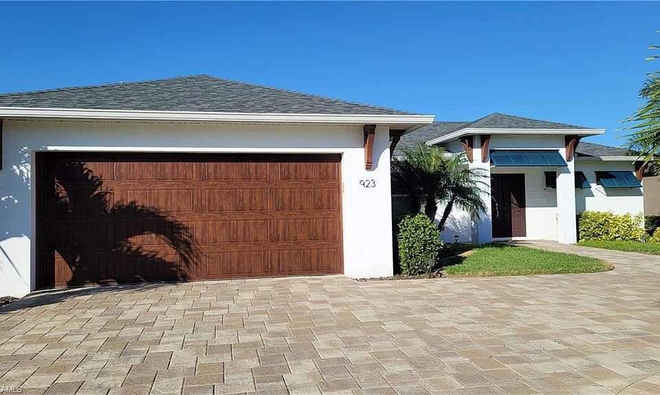 1st image of 923 SW 36th Ter