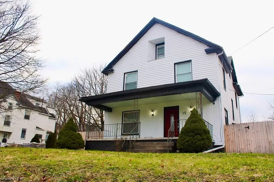 15 Hawthorne St photo 1
