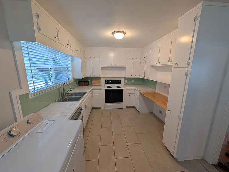 2716 Green St — Photo 2
