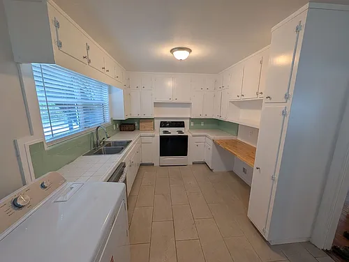 2720 Green St Photo 1