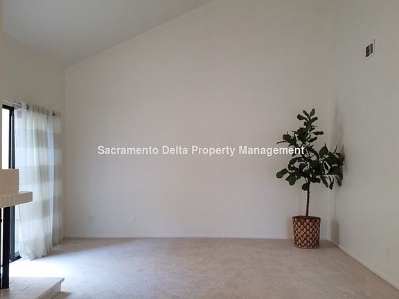 5th image of 7639 Creekridge Ln