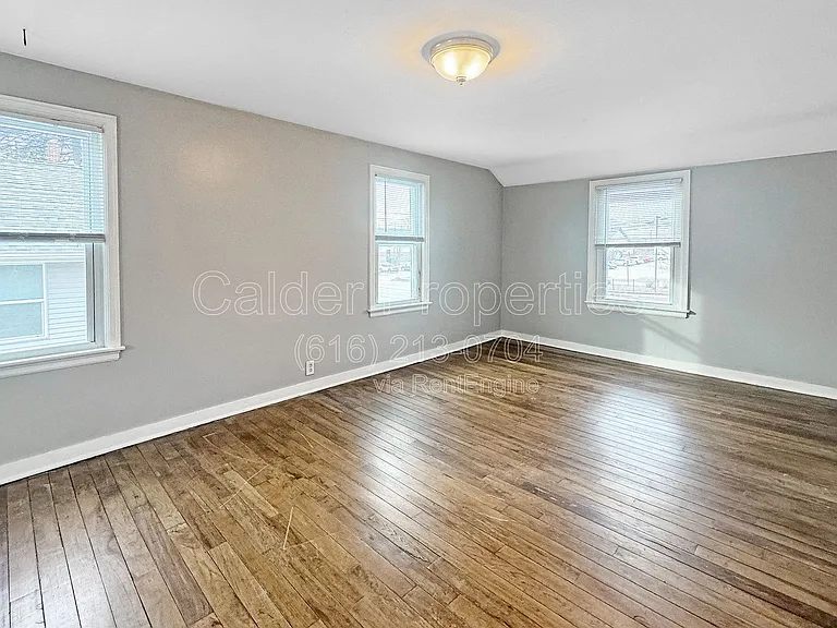 1712 Michigan St NE — Photo 12