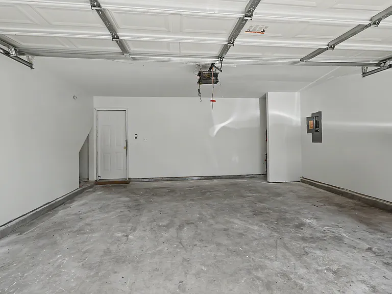 9819 Aventide Ln — Photo 40