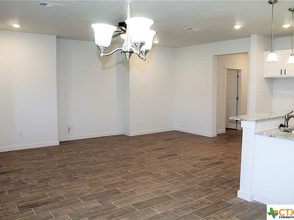 5th image of 1522 Sideoats Ln