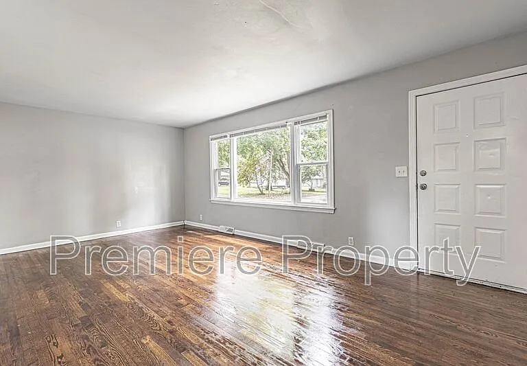 8812 E 86th St — Photo 2