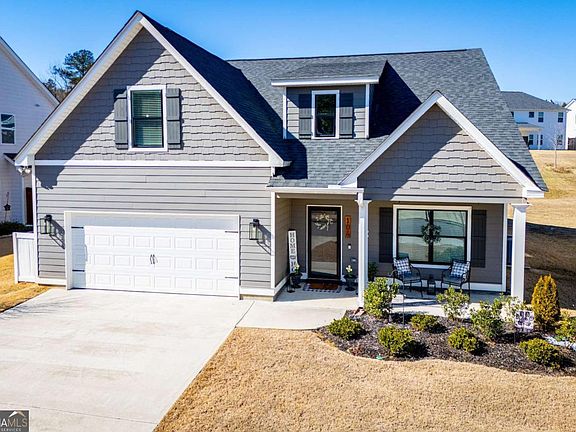 2nd image of 104 Kingston Cir